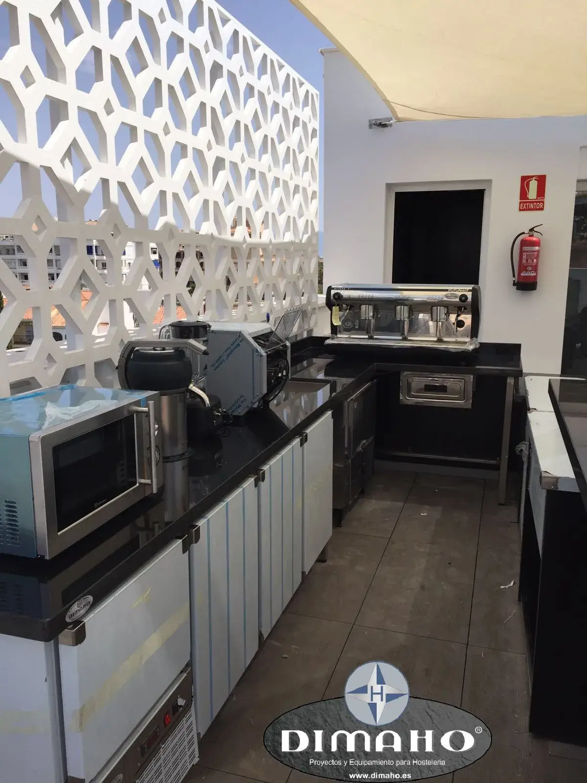 Hotel Costa del Sol — Buffet — Instalación de buffet show cooking, barra de servicio adaptada y vitrinas expositoras refrigeradas para el servicio de desayuno y cena.